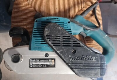 Location Ponceuse à bande 100*610mm MAKITA Makita à Sinceny